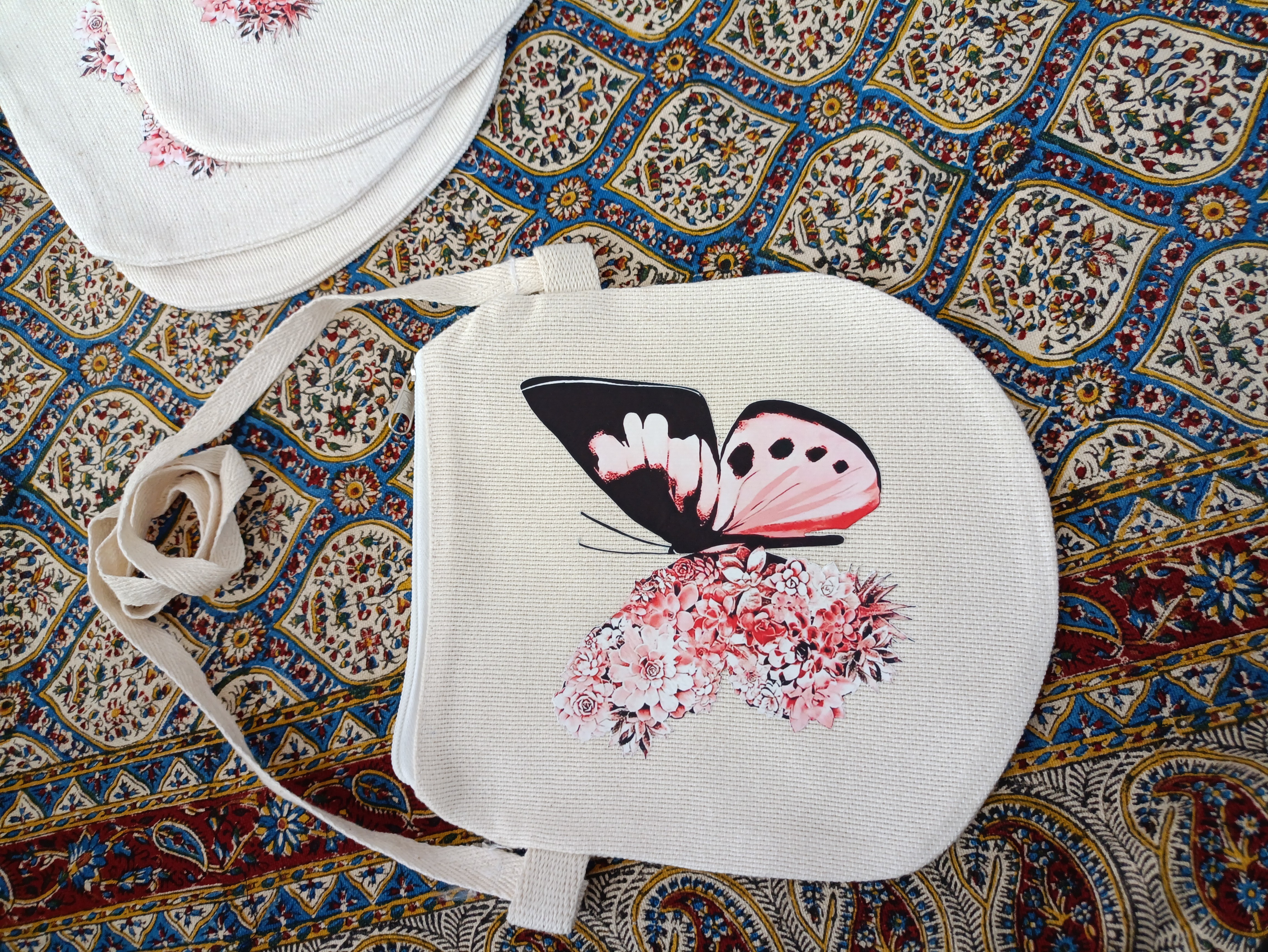 کیف با پارچه دست بافت سنتی